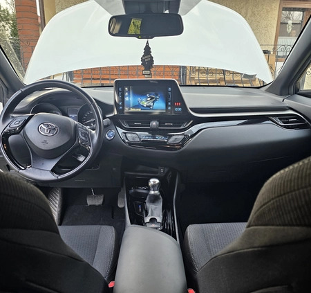 Toyota C-HR cena 94900 przebieg: 32000, rok produkcji 2019 z Gniezno małe 106